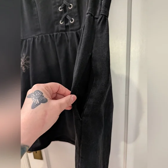 Black Lace-Up Dress with Embroidered Details - Picture 5 of 10